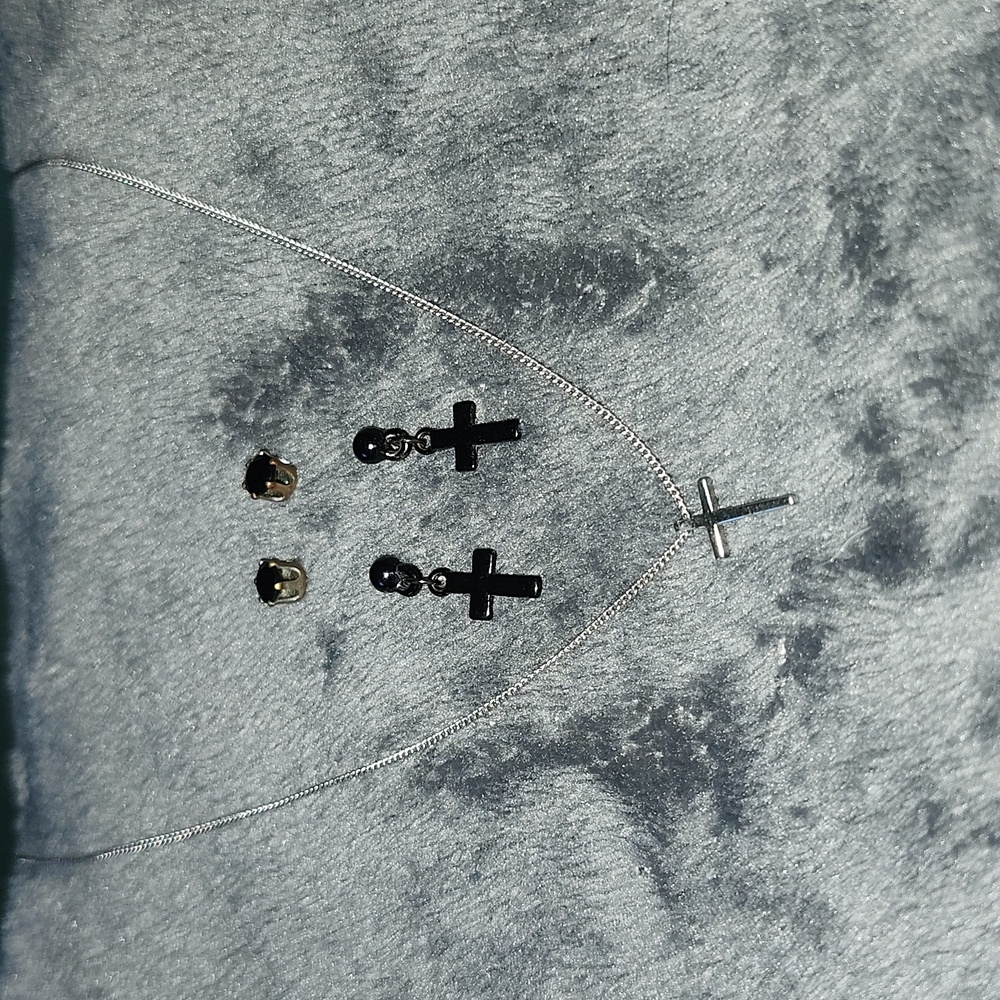 Necklace and earrings set